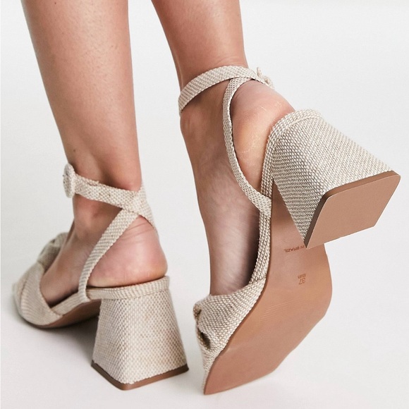 NWOT Bow tie Stacked Heel - Picture 5 of 10